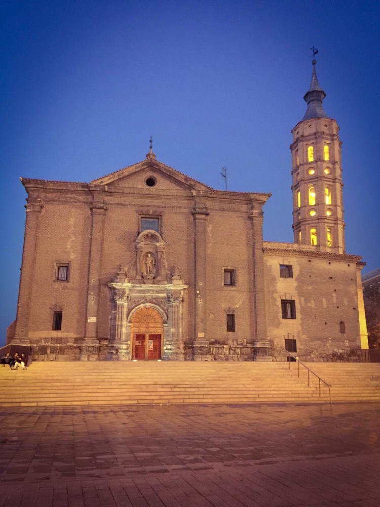 Iglesias de San Juan de los Panetes in Zaragoza, Saragozza, Aragona Spagna. Plaza del Pilar.