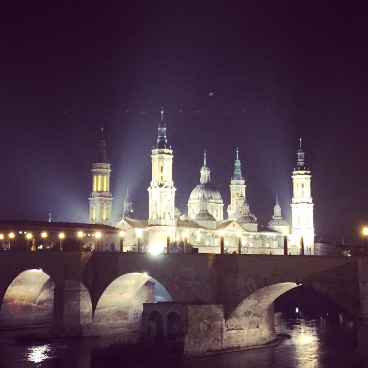 Catedral de Nuestra Senora del Pilar e Puente de Piedra, Zaragoza, Aragona Spagna, Saragozza.
