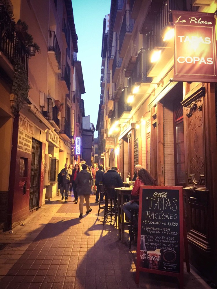 El tubo quartiere tapas bar Zaragoza, Saragozza, Aragona, Spagna.