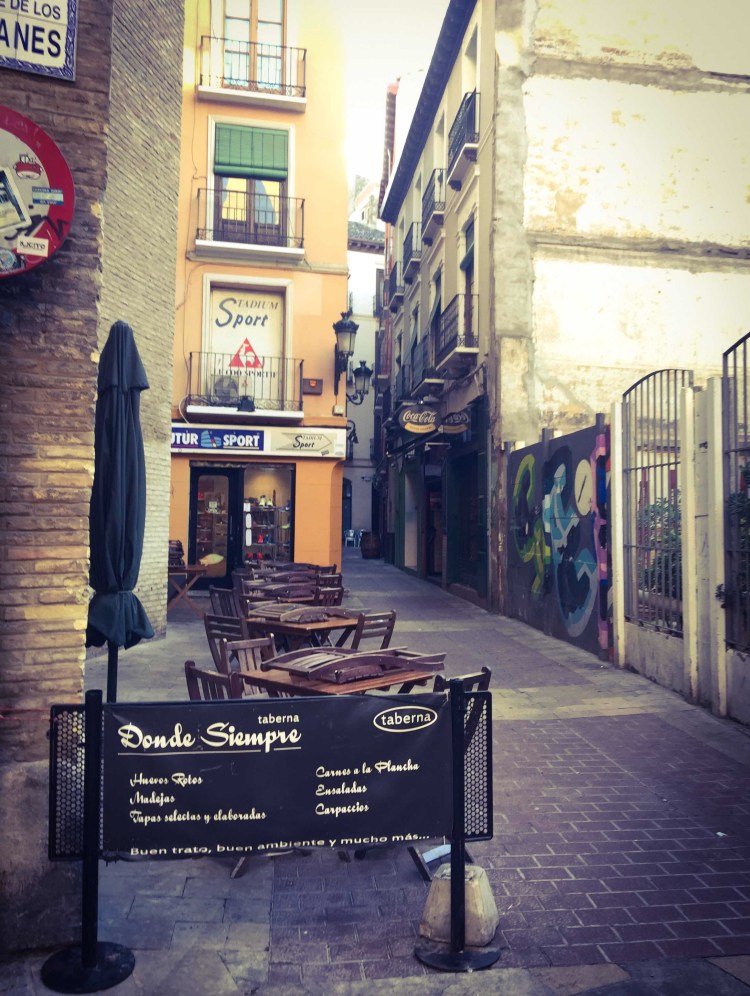 El tubo quartiere tapas bar Zaragoza, Saragozza, Aragona, Spagna.