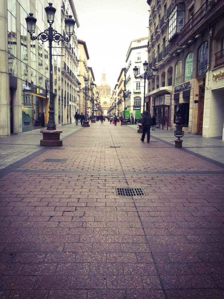 Calle de Alfonso I, Saragozza, Zaragoza, Aragona, Spagna.
