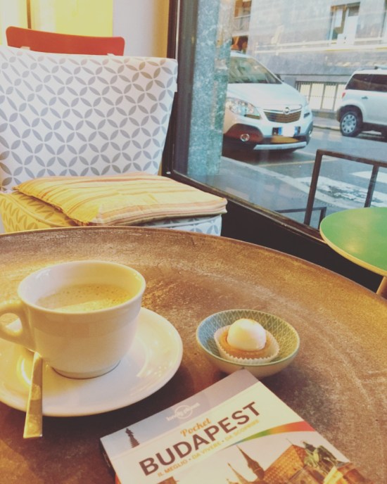 Caffè e guida di Budapest.