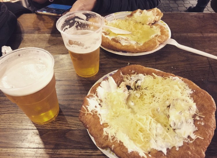 Ungheria, Budapest, street food, làngos.