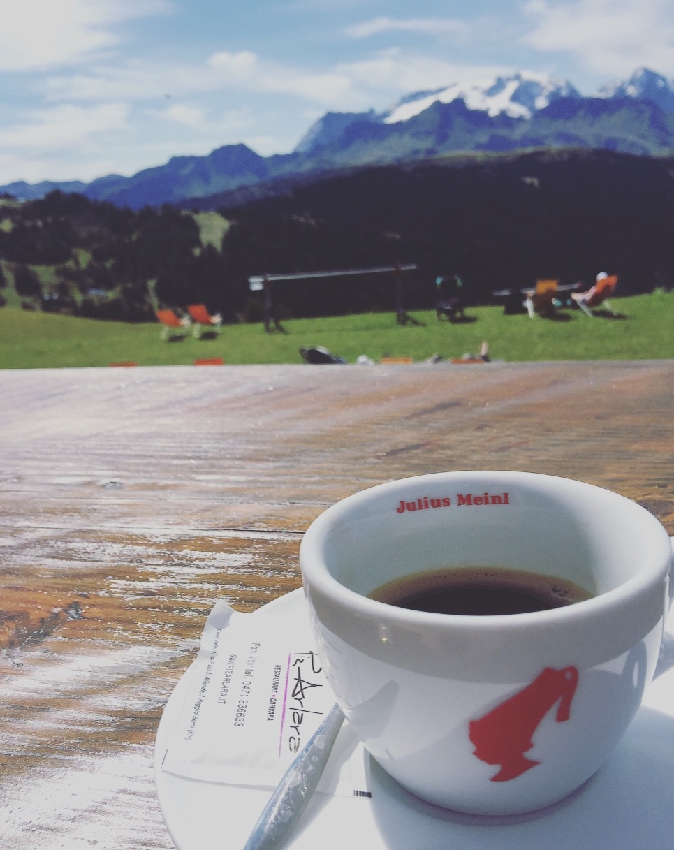 Caffè al rifugio, Corvara, Alto Adige, Dolomiti.