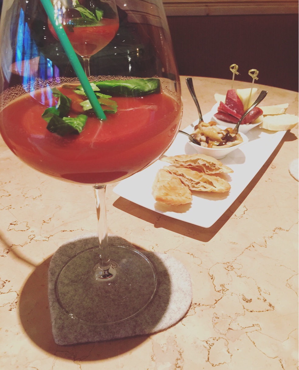 Aperitivo ladino, Corvara, Alto Adige, Dolomiti.