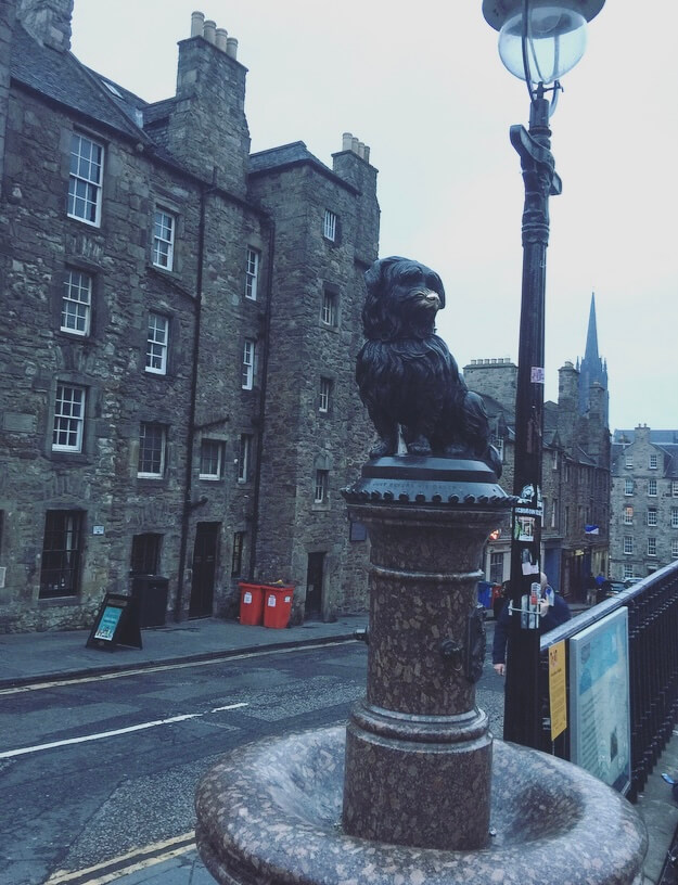 Statua di Greyfriars Bobby, Edimburgo, Scozia, Regno Unito.