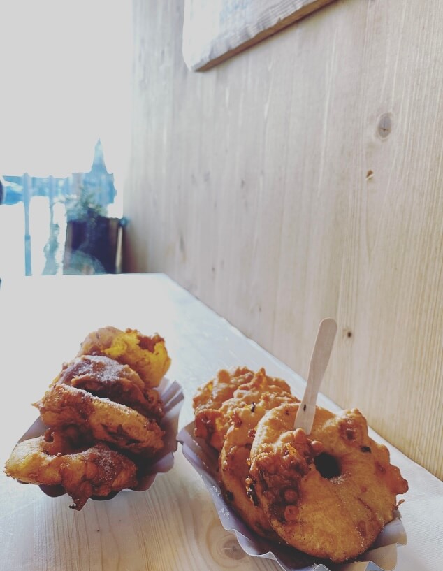 Frittelle di mele, Lindau, Baviera, Germania.