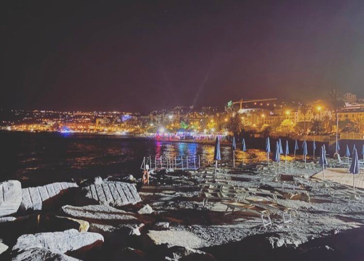 Sanremo, lungomare, notte.