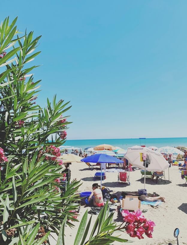 Abruzzo, Alba Adriatica, spiaggia libera.