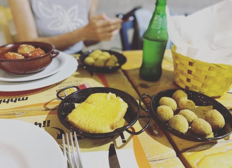 Abruzzo, Alba Adriatica, cena abruzzese.