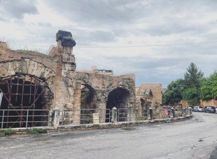 Abruzzo, Teramo, teatro romano.