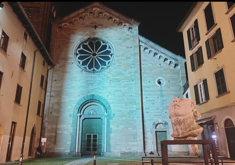 Como, piazza San Fedele, chiesa di San Fedele.