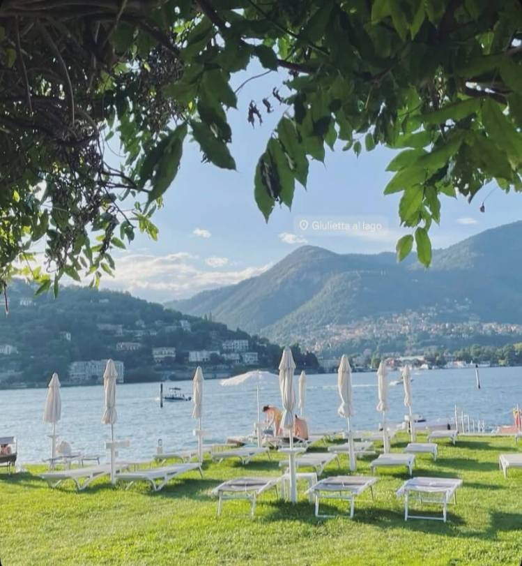 Como, Lago di Como, Giuletta al lago.