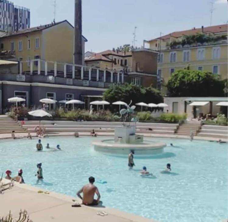 Milano, bagni misteriosi, teatro Franco Parenti.