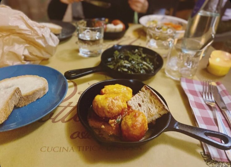 Abruzzo, Chieti, Vasto borgo, cena.