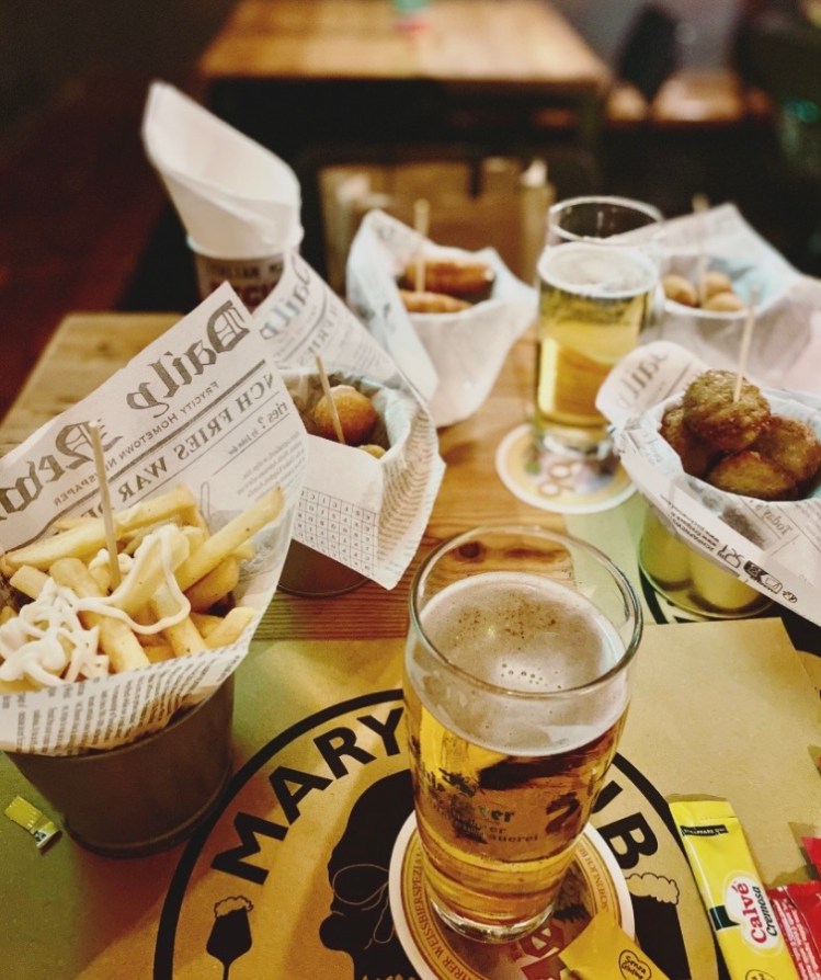 Veneto, Jesolo, via Bafile, pub..